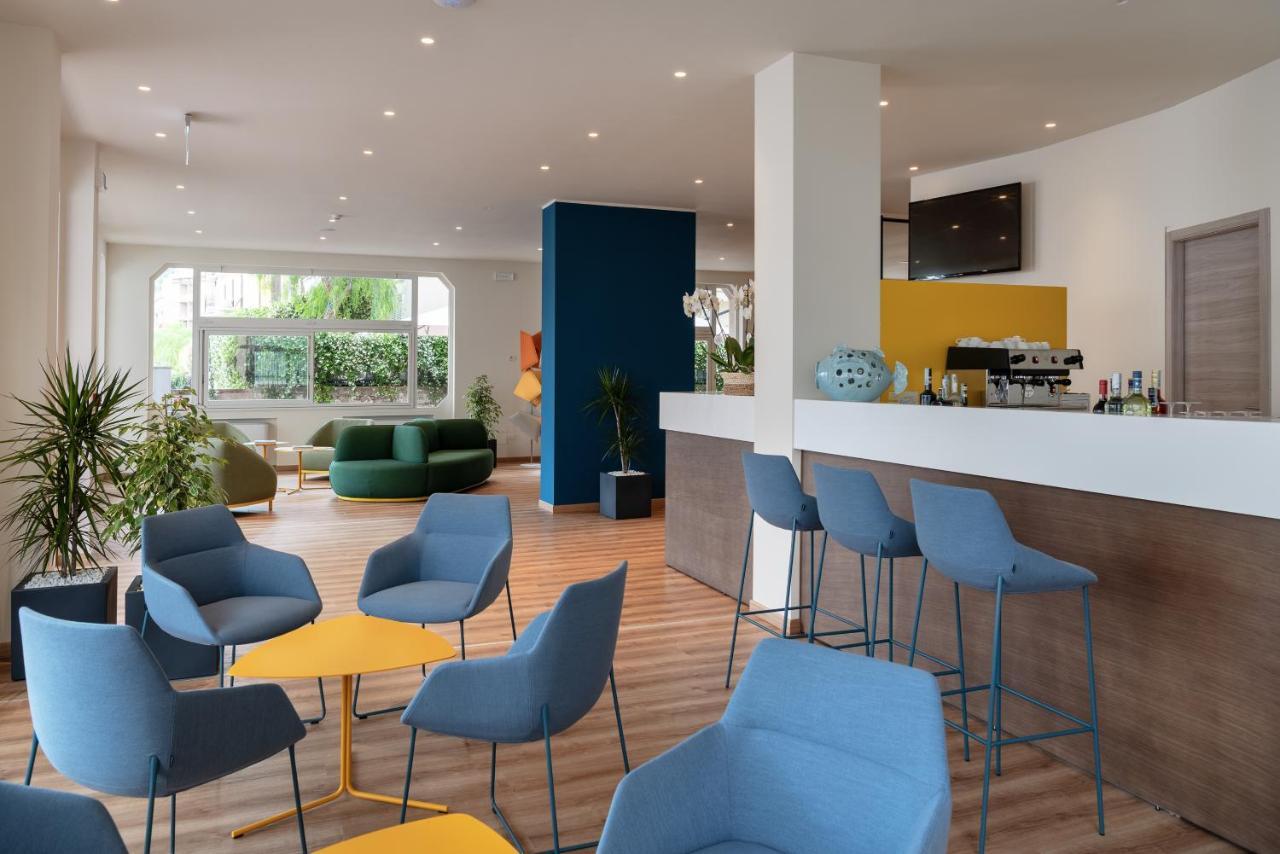 Hotel Riva Alassio Bagian luar foto