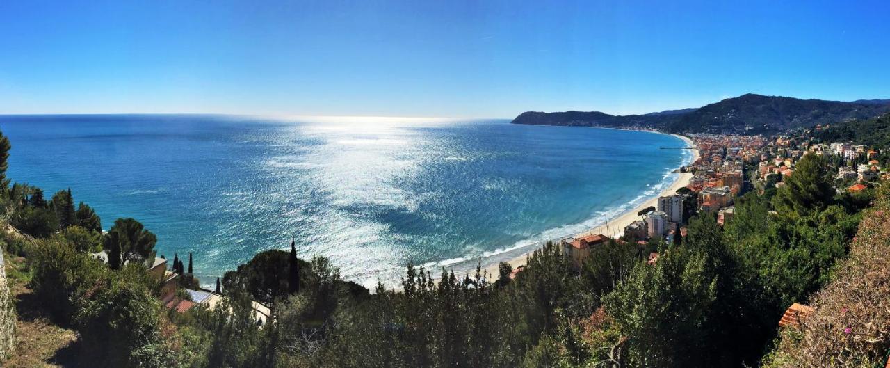 Hotel Riva Alassio Bagian luar foto