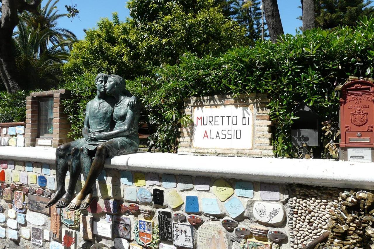 Hotel Riva Alassio Bagian luar foto