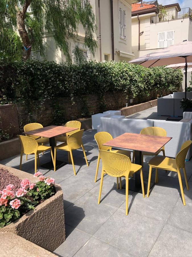 Hotel Riva Alassio Bagian luar foto